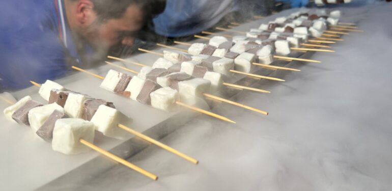 Seyhan’da serinleten etkinlik: “Dondurma kebap…”