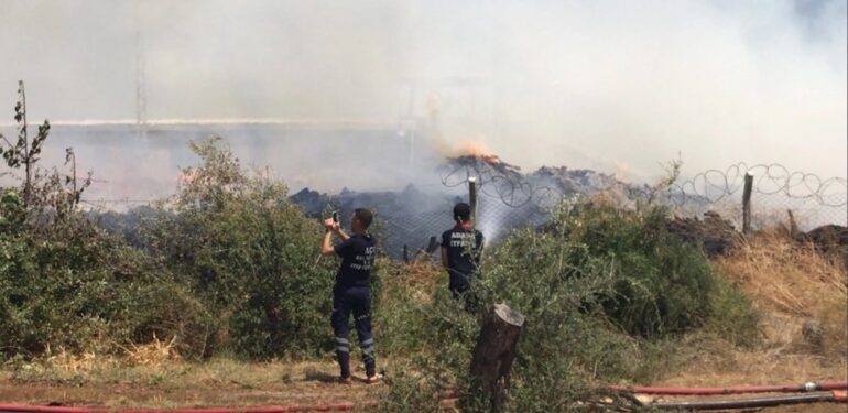 Adana’da orman ürünleri satılan iş yerinde çıkan yangın söndürüldü