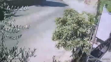 Adana’da deprem anı kameralara yansıdı