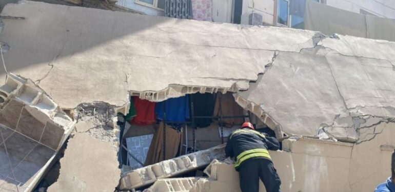 Gaziantep’te 2 katlı binanın duvarı çöktü, 4 kişi yaralandı