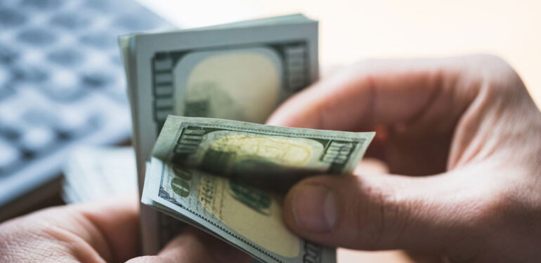 Dolar ve Euro haftaya nasıl başladı? Bitcoin 30 bin sınırını aştı mı?