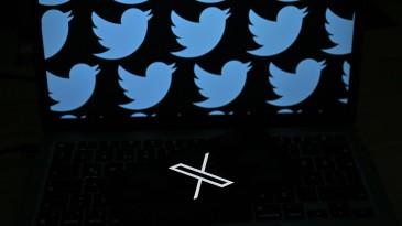 Elon Musk’ın, Twitter binasındaki logoyu ‘X’ ile değiştirmesi tartışma yarattı