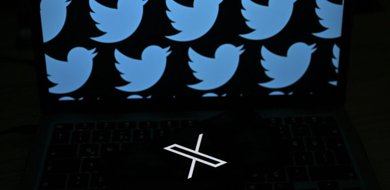 Elon Musk’ın, Twitter binasındaki logoyu ‘X’ ile değiştirmesi tartışma yarattı