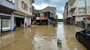 Giresun’da şiddetli yağış nedeniyle dere taştı!