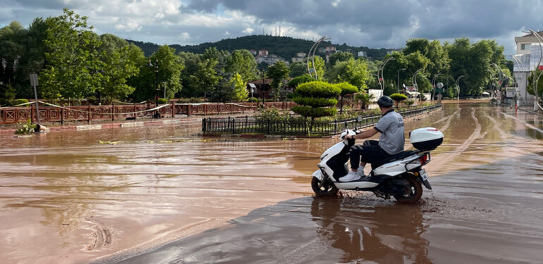 Selin ardından 3 gün süreyle denize girilmesi yasaklandı
