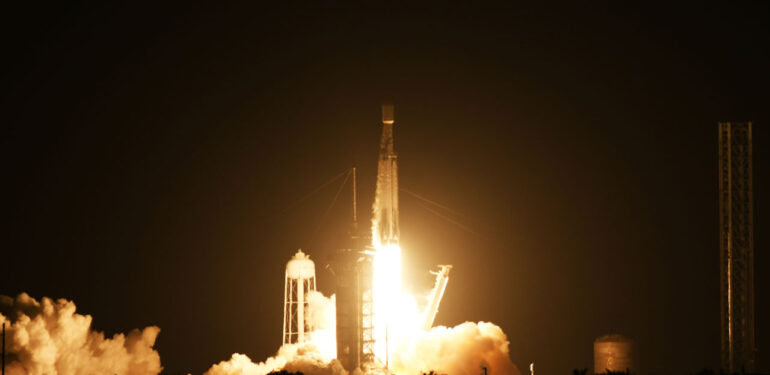 SpaceX, Jupiter 3/EchoStar uydusunu fırlattı