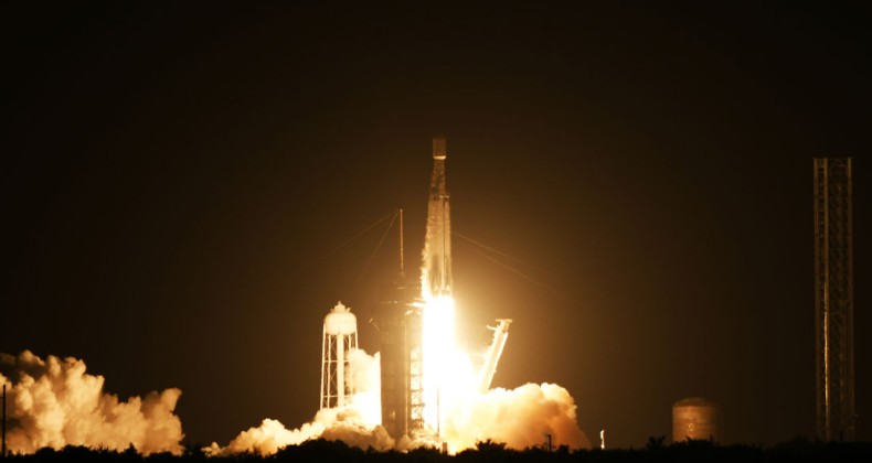 SpaceX, Jupiter 3/EchoStar uydusunu fırlattı