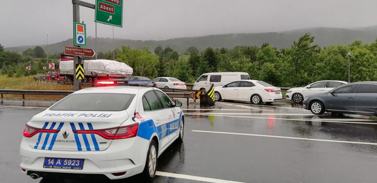 TEM Otoyolu’nda heyelan! Ankara-İstanbul otoyolu trafiğe kapatıldı