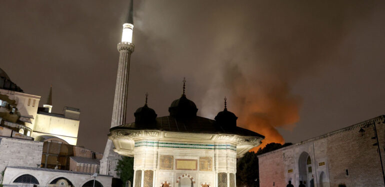 Topkapı Sarayı’nın içindeki restoranda yangın çıktı Milli Saraylar Başkanlığı’ndan açıklama