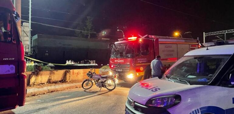Adana’da trenin çarptığı yurttaş hayatını kaybetti