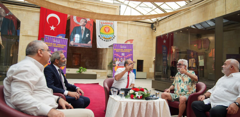 Tiyatro sanatçıları ve Tarsus Belediye Başkanı televizyon programında soruları cevapladı