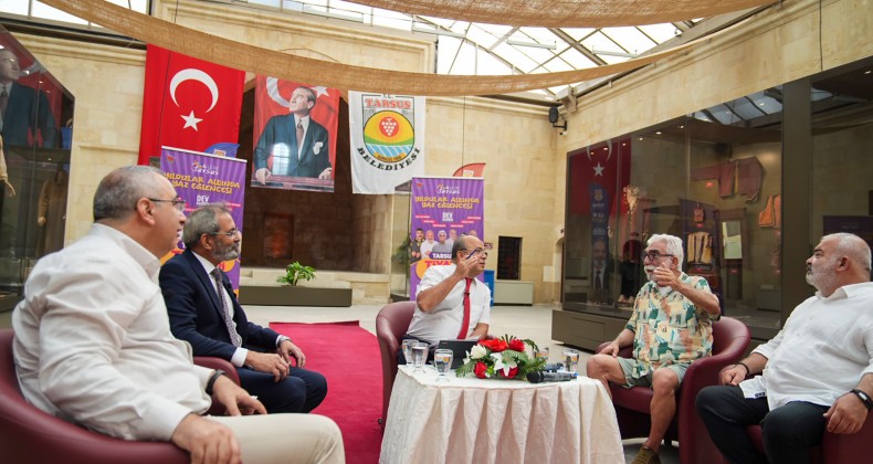 Tiyatro sanatçıları ve Tarsus Belediye Başkanı televizyon programında soruları cevapladı