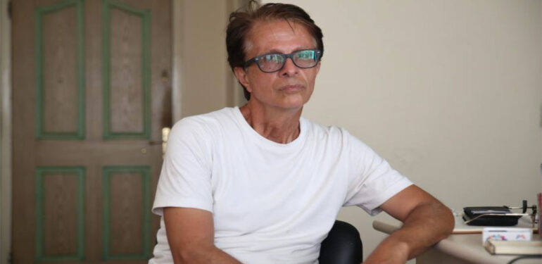 Barış için yürüyen İranlı gezgin akademisyen Mersin’de soyuldu