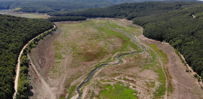 İstanbul’u besleyen iki baraj kurudu!