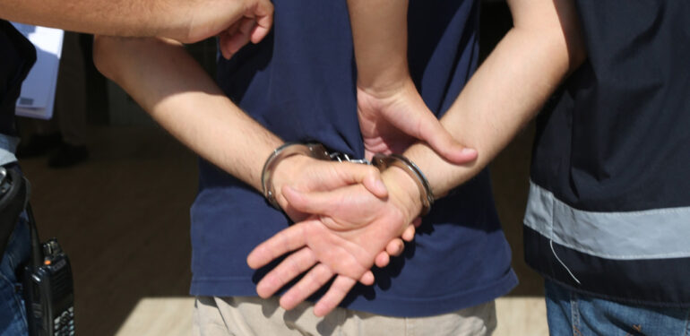 Mersin’de uyuşturucu satıcılarına operasyon: 35 kişi gözaltında