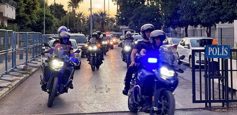 Mersin’de depremzedeleri dolandıranlara operasyon: 10 gözaltı