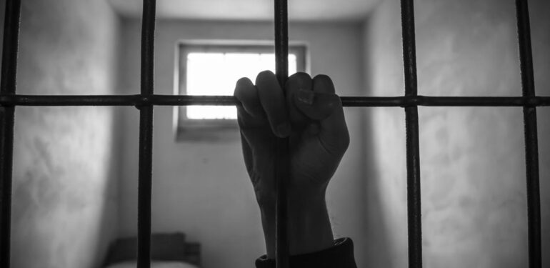 Adana’da uyuşturucu satarken yakalanan sanığa 10 yıl hapis…