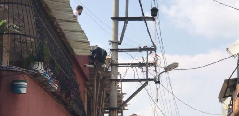 Adana’da akıma kapılan elektrik işçisi hayatını kaybetti