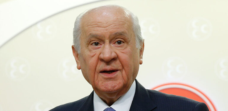 Devlet Bahçeli’den, A Milli Kadın Voleybol Takımı’na tebrik mesajı