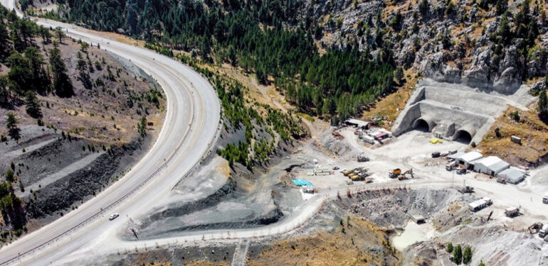 İç Anadolu’yu Akdeniz’e bağlayan o yolda ‘kış çilesi’ bitiyor!