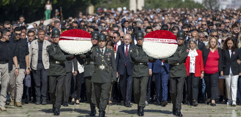 Kılıçdaroğlu 1922 kişiyle Anıtkabir’e çıktı