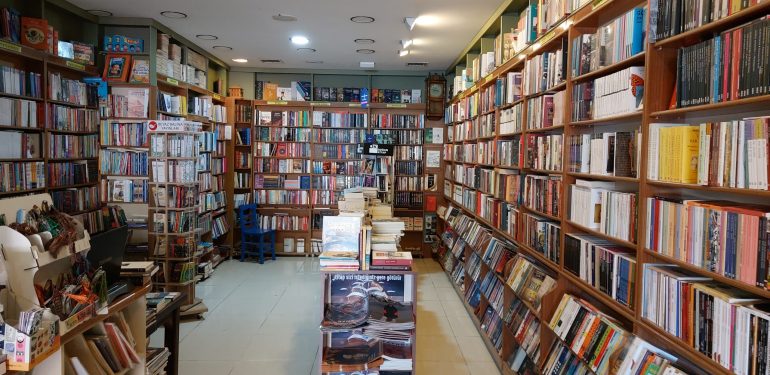 Kitapçı belgeseli bu akşam Antik Sahaf Kitabevi’nde…