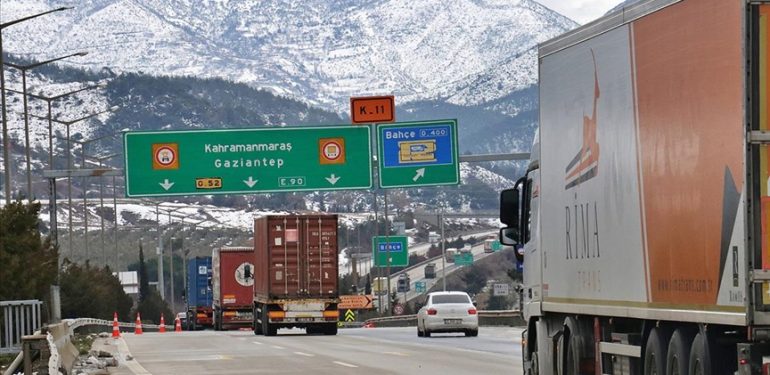 TAG Otoyolu’ndaki minibüs kazasında 5 kişi yaşamını yitirdi