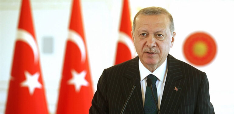 Gazetecilere yeşil pasaport talebi Erdoğan’a sunuldu