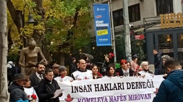İHD 10 Aralık İnsan Hakları Günü Dolayısıyla Ankara Yüksel Caddesi’ndeki İnsan Hakları Anıtı Önünde Açıklama Yaptı