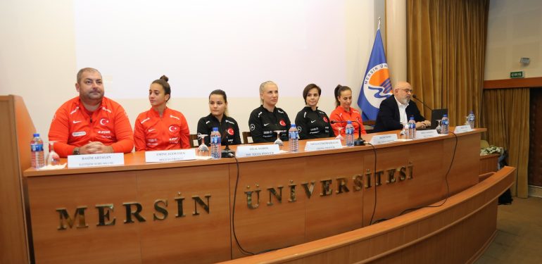 A Milli Kadın Futbol Takımı Mersin Üniversitesi’ne konuk oldu