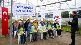Mersin Büyükşehir Belediyesi’nden Kadın Kooperatifi Üyesi Kadınlara Yönelik ‘Süs Bitkilerinde Budama Eğitimi’