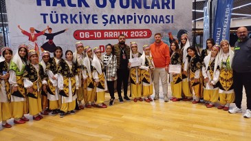Seyhan’ın Halk Oyunları Ekibi Türkiye 3’üncüsü Oldu