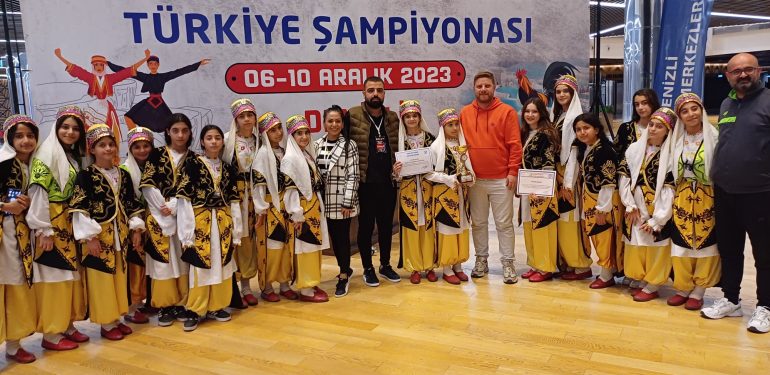 Seyhan’ın Halk Oyunları Ekibi Türkiye 3’üncüsü Oldu