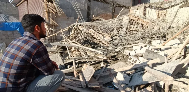 İnşaat İskelesi Çöktü, İki İşçi Yaralandı