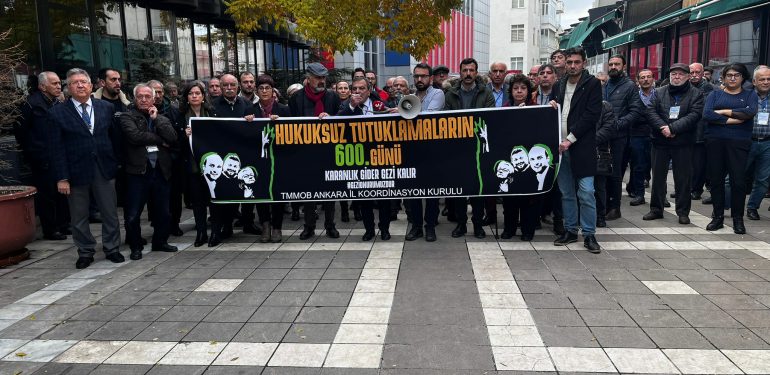 Adalet Nöbeti’nin 600. Gününde TMMOB Başkanı Emin Koramaz: “Hukuk Dışı Kararın Derhal Geri Alınmasını İstiyoruz”