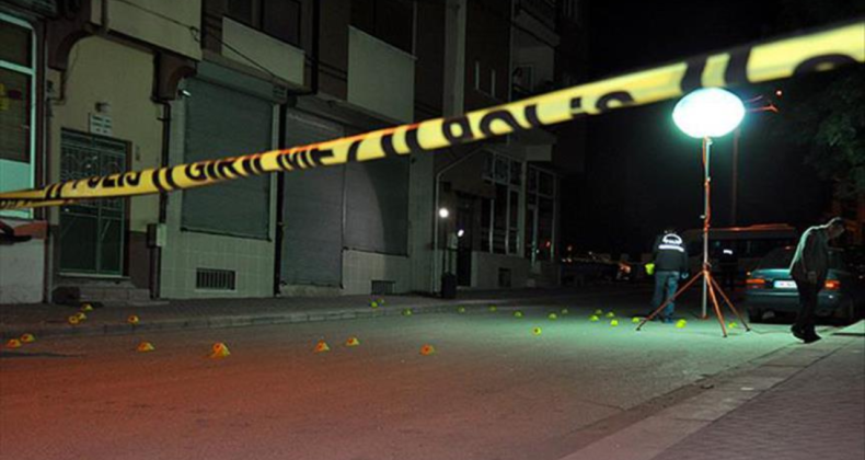 Adana’da Baba ve Oğluna Silahlı Saldırı: 1 Kişi Hayatını Kaybetti
