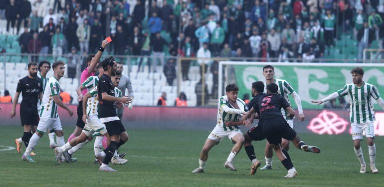 Bursaspor-Diyarbekirspor Maçında 6 Kırmızı Kart