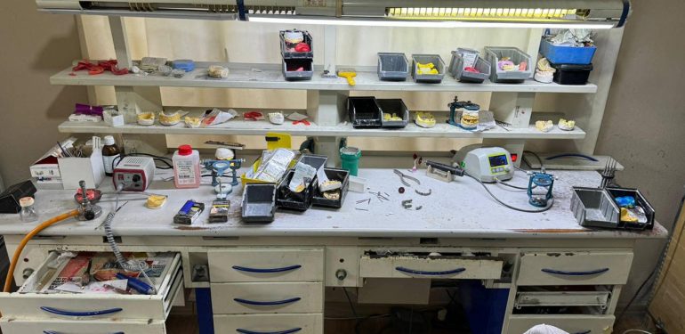 Kaçak Diş Kliniğine Yapılan Operasyonda Yedi Gözaltı