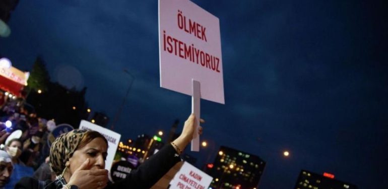 Erkekler 11 ayda 399 kadın katletti