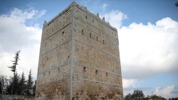 Uzuncaburç Antik Kenti’nde Rahip Kralların Kaldığı 2400 Yıllık Kule Restore Edildi