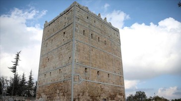 Uzuncaburç Antik Kenti’nde Rahip Kralların Kaldığı 2400 Yıllık Kule Restore Edildi