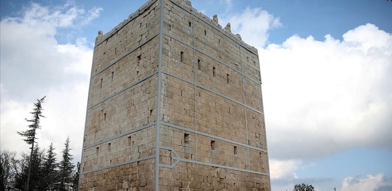 Uzuncaburç Antik Kenti’nde Rahip Kralların Kaldığı 2400 Yıllık Kule Restore Edildi