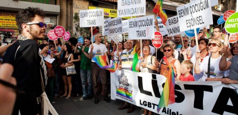 LGBTİ+ Aileleri :Özgürlüklerimiz ve İnsan Hakları için Birlik Olma ve Benim Çocuğum’u İzleme Zamanı”