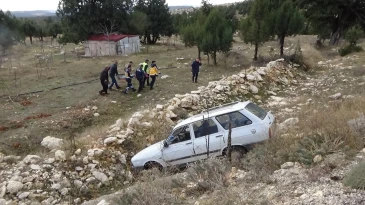 Mersin’de Otomobil Şarampole Düştü
