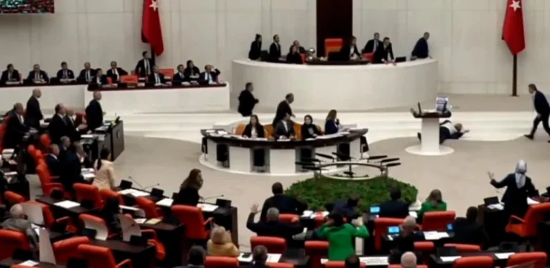 Saadet Partisi Milletvekili Hasan Bitmez, Bütçe Görüşmeleri’nde Bayıldı