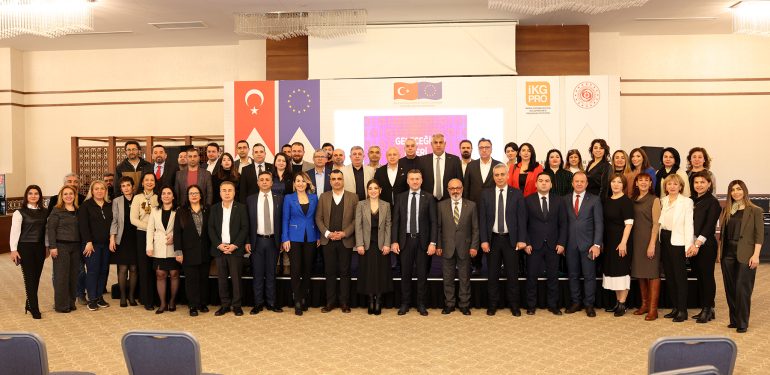 Mersin’de Geleceğin Meslekleri ve Dijital Dönüşüm Tartışıldı
