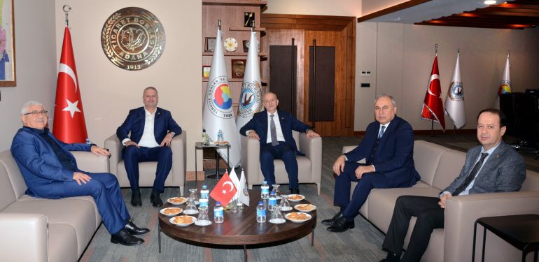 Topuz: “Karataş Değişti, Güzelleşti, Gelişiyor”