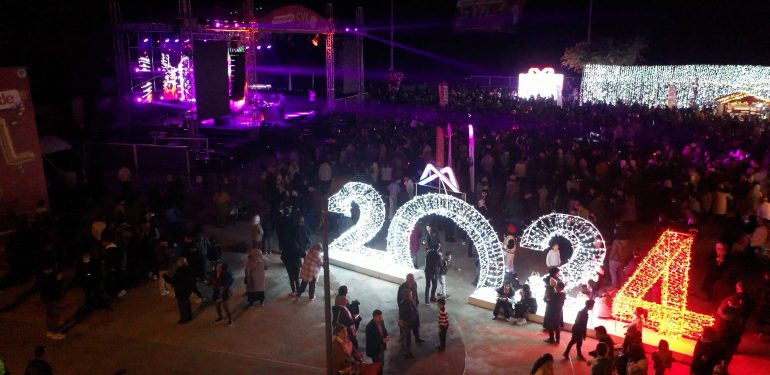 Mersinliler Yeni Yıla Sokak Partisiyle Girdi