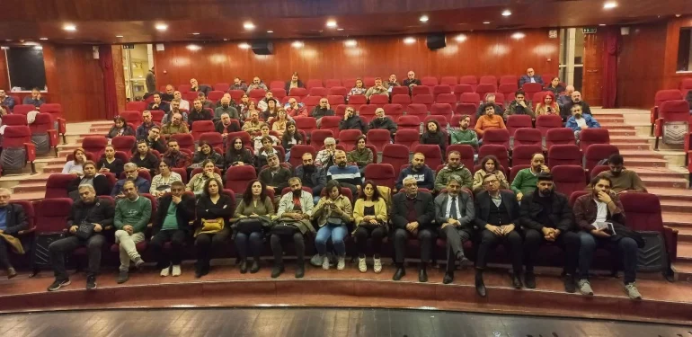 Adana Deprem Dayanışma Derneği’nden 6 Şubat Depreminin İzlerini İçeren Etkinlik