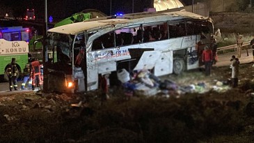 Aydıncık’ta otobüs kazası: 9 kişi yaşamını yitirdi, 30 kişi yaralandı